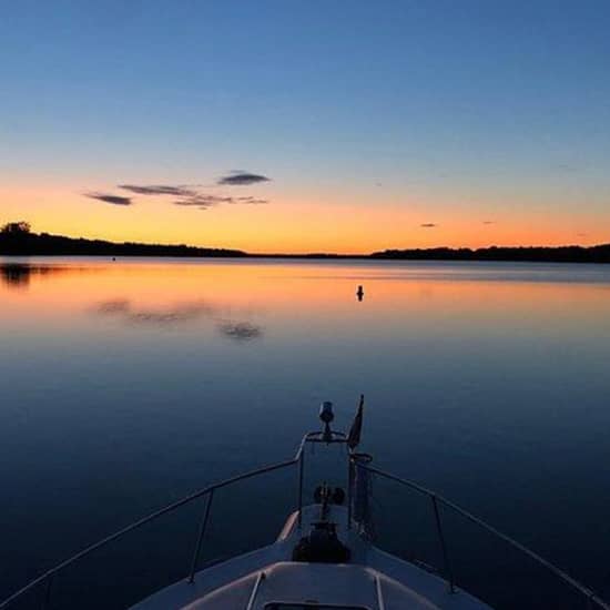 Balade en yacht privé au coucher du soleil sur la rivière des Outaouais