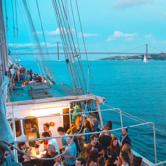 ﻿Lisbon Boat Party: party on board a caravel!