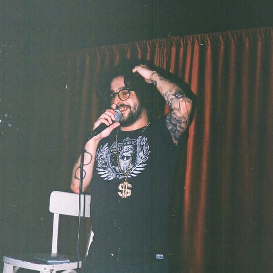 Emporium Comedy Cellar standup comedy com convidados surpresa