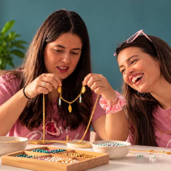 Taller de Joyas con Vino Ilimitado y Picoteo en Bspark Madrid