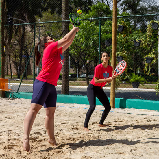 Aula de Beach Tennis + Café da Manhã