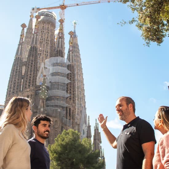 Lo mejor de Barcelona: Tour a Pie con Entrada Rápida a la Sagrada Familia – Grupo Pequeño