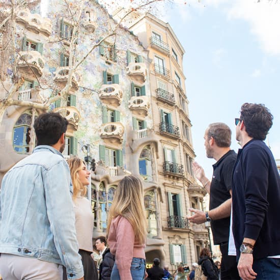 Lo mejor de Barcelona: Tour a Pie con Entrada Rápida a la Sagrada Familia – Grupo Pequeño