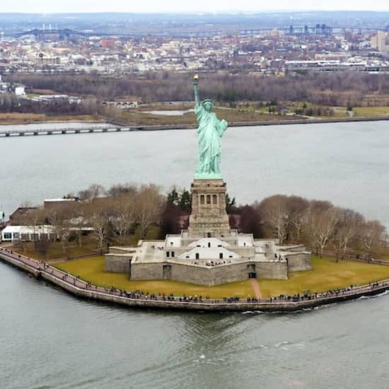 ﻿New York: Entrada para la visita de medio día a la Estatua de la Libertad desde Battery Park