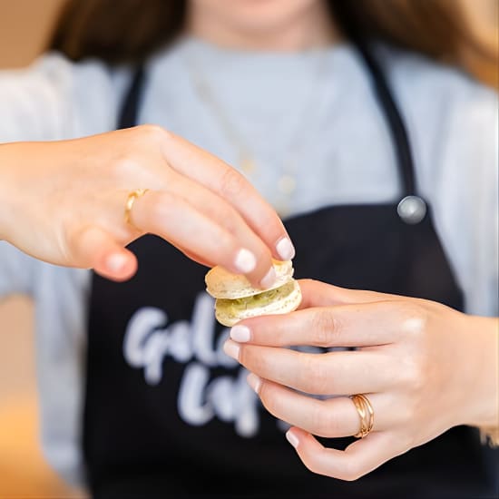 Clase de repostería de macarons en las Galerías Lafayette de París 