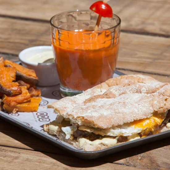 Menú con sándwich y Smoothie en BDJ Velázquez