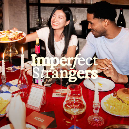 Imperfect Strangers: Jantar, risadas, conexão