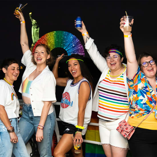 ﻿Crucero de la Fiesta del Orgullo Gay de NYC 2023: Brilla en la oscuridad