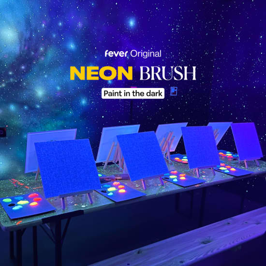 Neon Brush: Laboratorio di pittura al buio con drink all' Ostello Bello