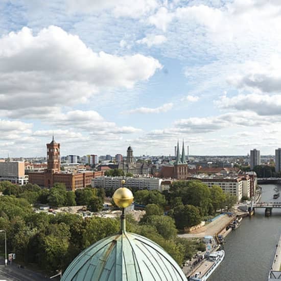 Berliner Fernsehturm: Eintritt ohne Anstehen + Fensterplatz im Restaurantt