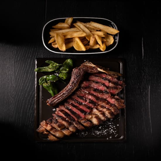 SteakBurger Gran Vía 55: chuletón de 1kg y vino para 2 - Valentine's Day experience in Steakburger Gran Via 55