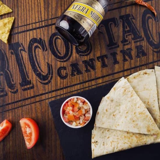 Ricos Tacos: nachos con margarita o mojito para 4