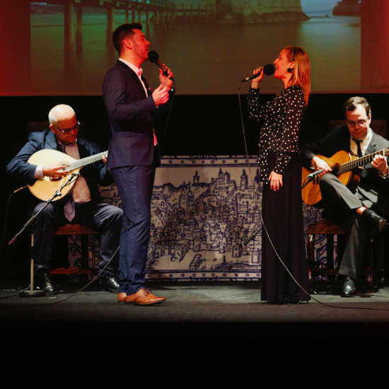 Fado in Chiado, espetáculo de fado ao vivo em palco há 15 anos.