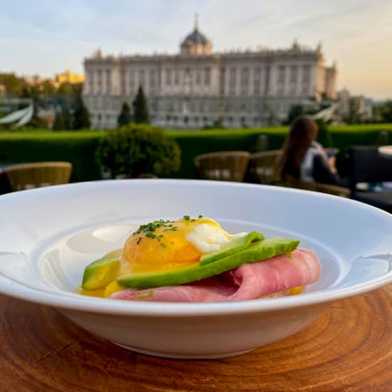 Brunch en terraza con vistas al Palacio Real