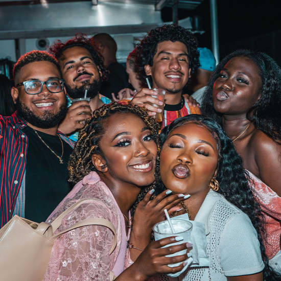 ﻿A las chicas guapas les encantan las fiestas en yate: Edición Hip Hop Vs Reggae