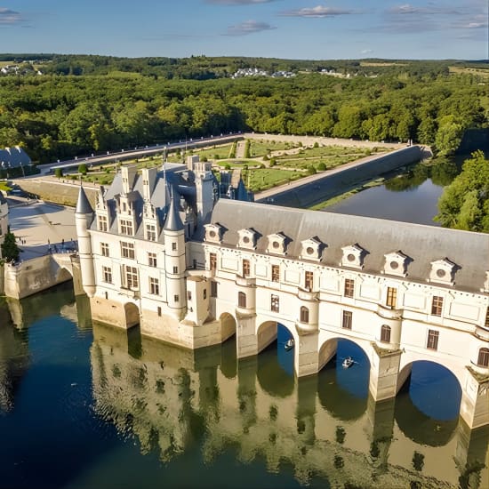 Excursion d'une journée dans les châteaux de la Loire au départ de Paris avec dégustation de vin