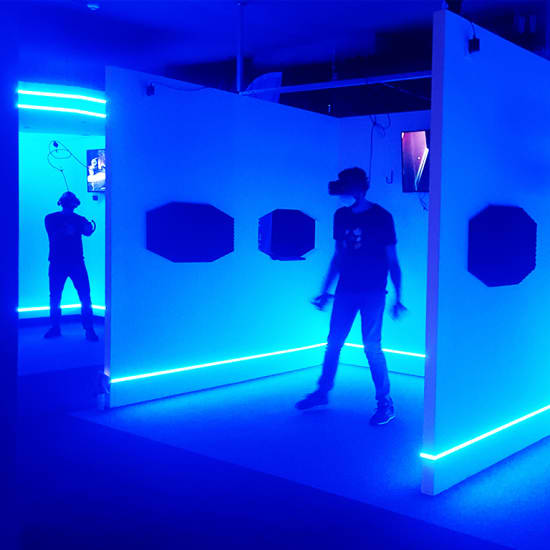 Viral Virtual Reality: Experiências de realidade virtual individuais ou em grupo
