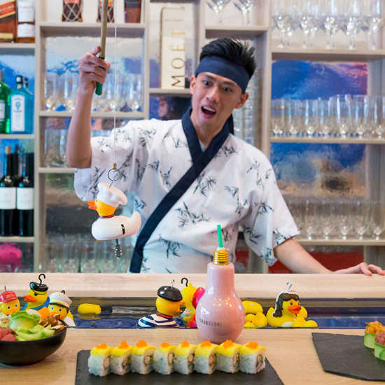 True Sushi: menú japonés mientras pescas un patito