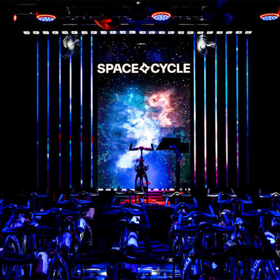 Space Cycle - Indoor cycling immersif avec une scénographie unique