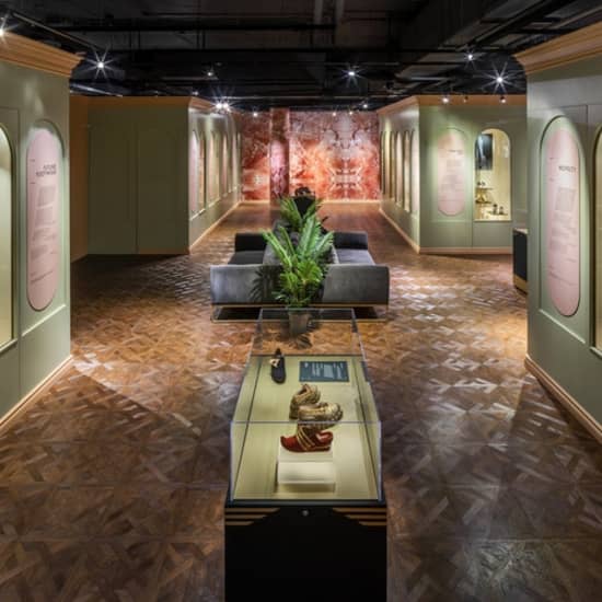 Explore le musée de la chaussure Bata de Toronto