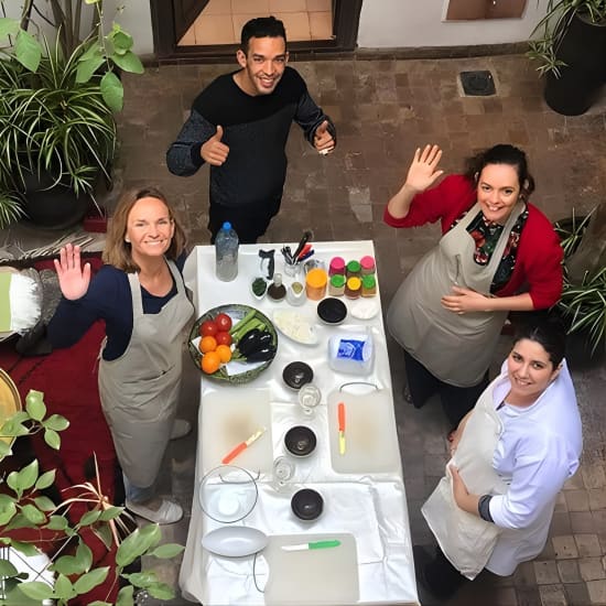 Cours de cuisine en petit groupe dans un riad de Marrakech