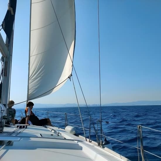 Experiencia Privada en Velero de Lujo en Barcelona – 2 Horas