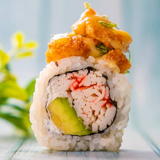 Menú premium de sushi con bebida en Sákale