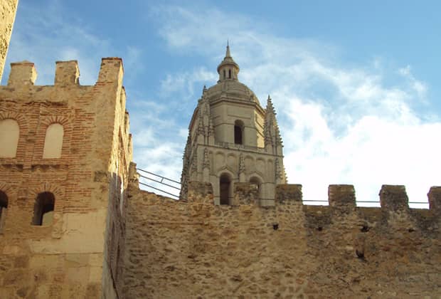Paseo Arqueológico por las Murallas de Segovia 1