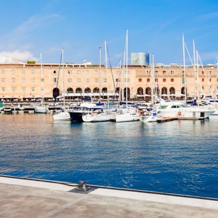 Museu d'Història de Catalunya: Sin colas