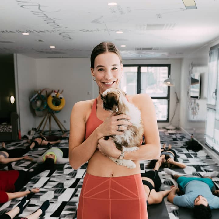 Puppy Yoga Club au Mama Shelter de Marseille