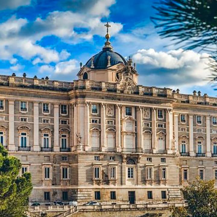 Asesinato en el Palacio Real: Interactive Mystery Game