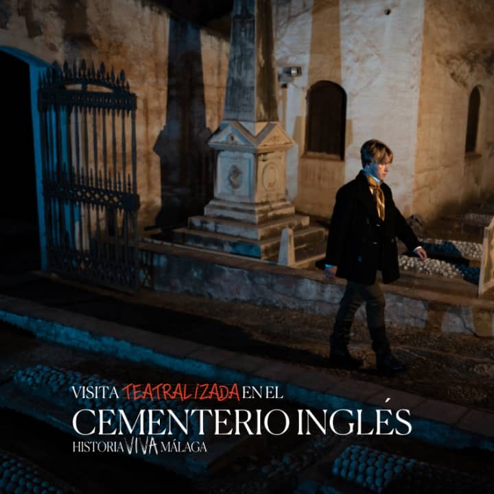 Descubre el cementerio inglés de noche