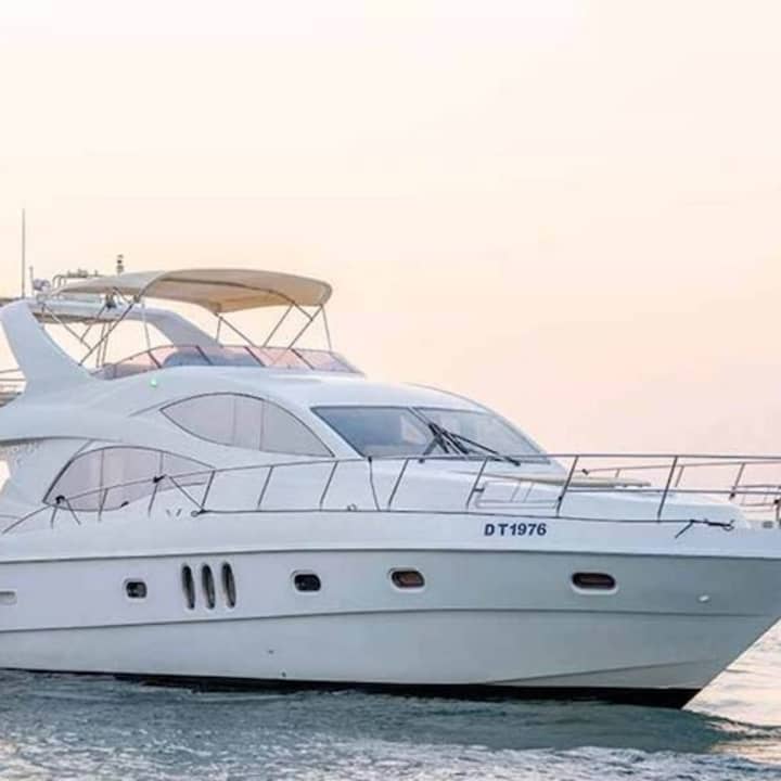 61ft Luxury Yacht Charter: Silver Creek