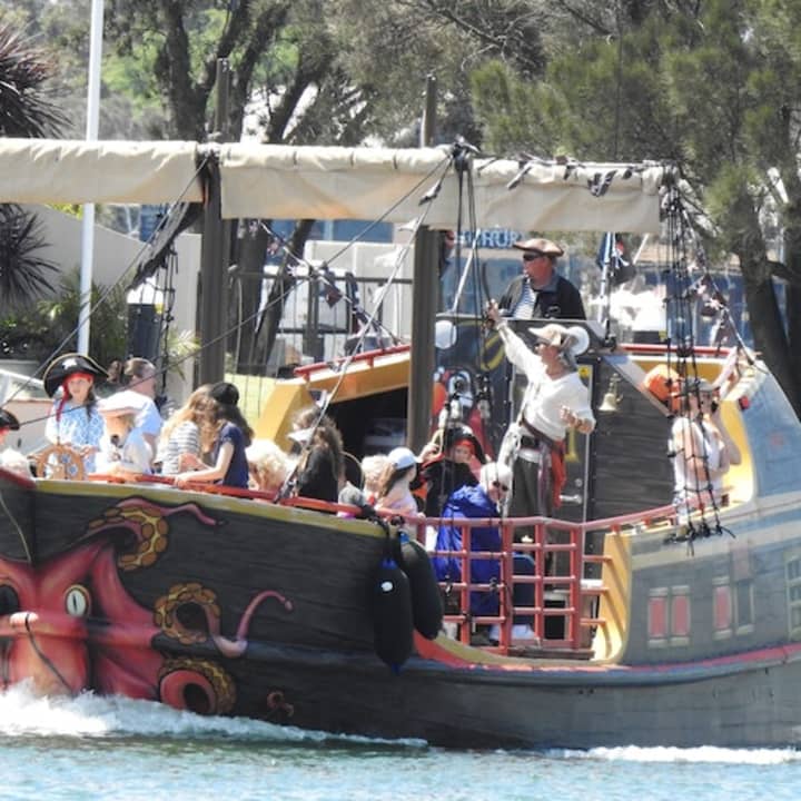 Mandurah's Pirate Ship: 1.5-Hour Scenic Lunch Cruise