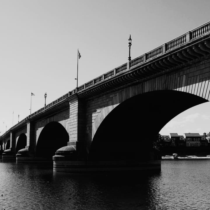 Ghastly Ghost Tour of London Bridge