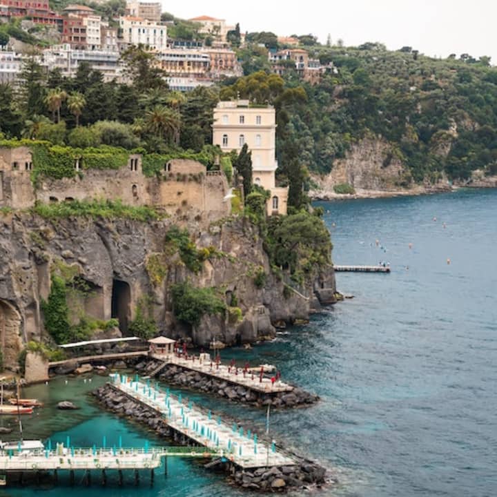 Navetta dall'aeroporto di Napoli a Sorrento e alla Penisola Sorrentina