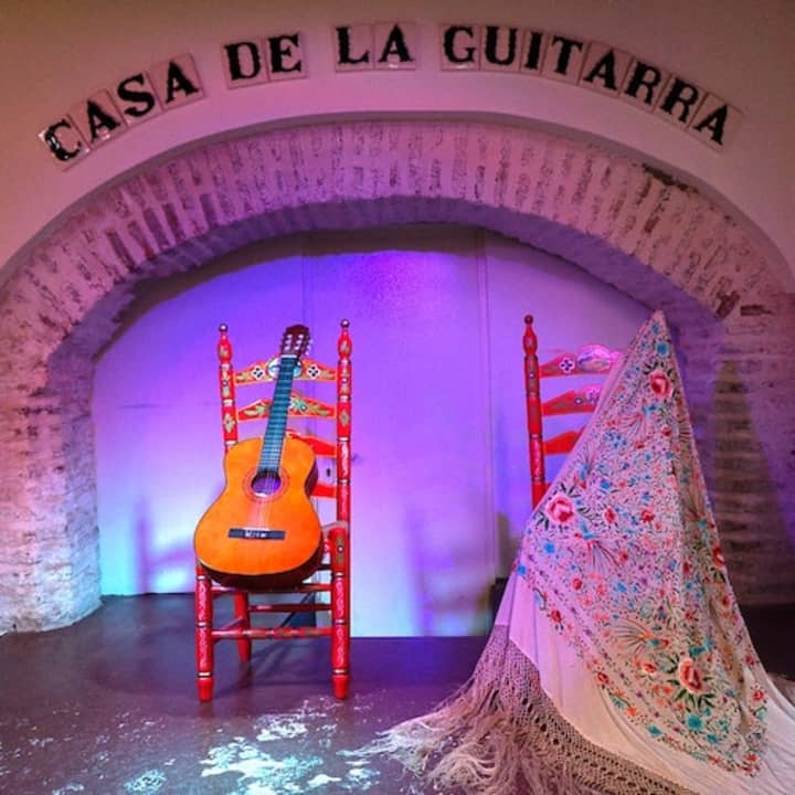 ﻿Seville Flamenco Show: Guided Tour + Tapas