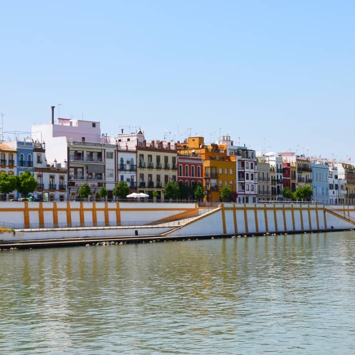 Leyendas de Triana: Ruta Nocturna Guiada por el emblemático barrio de Sevilla