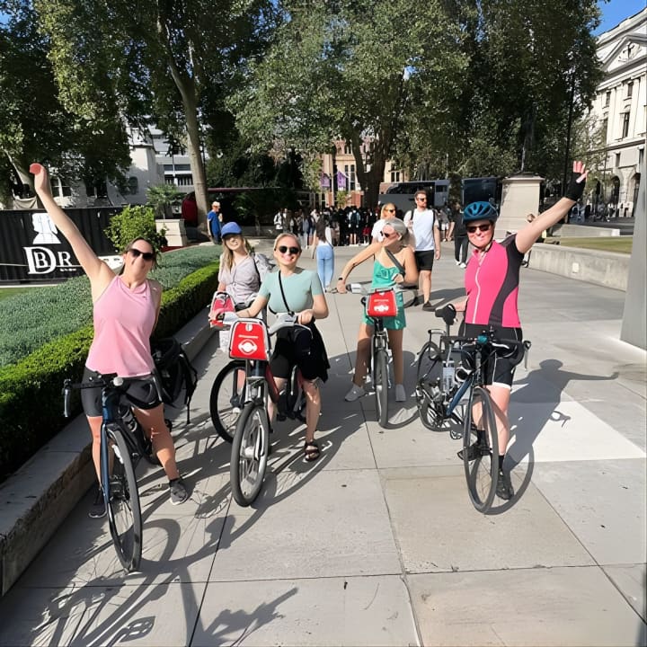 ﻿Divertido Paseo en Bicicleta por los Lugares de Interés de LDN +datos curiosos+pinta después del paseo