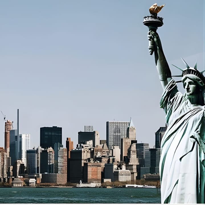 ﻿Estatua de la Libertad & Ellis Island Tour Semi-Privado 8ppl Max