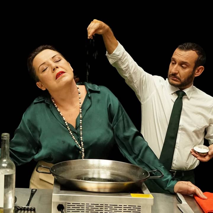 Paella, una comedia gastroescénica en el Teatro Alfil