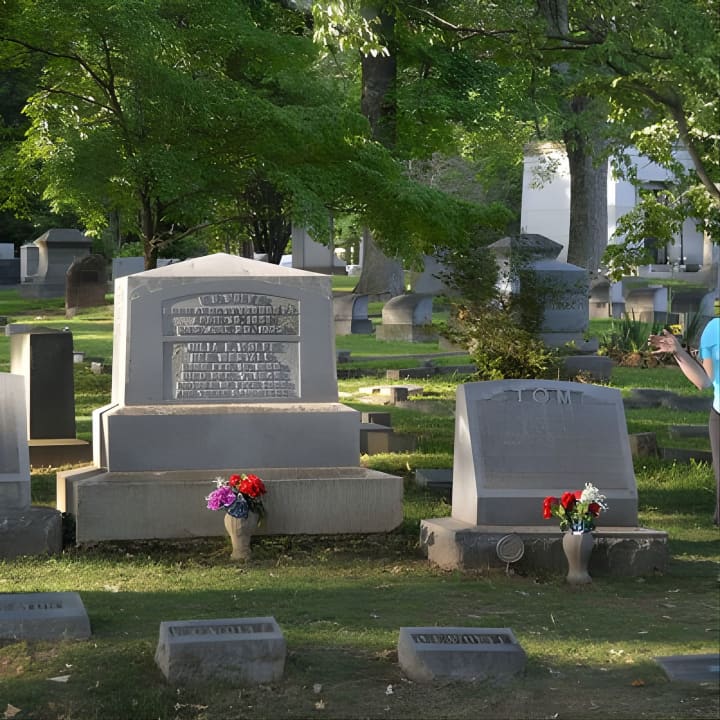 Asheville Ghost Tour: A Walk Through Riverside Cemetery & Montford Neighborhood