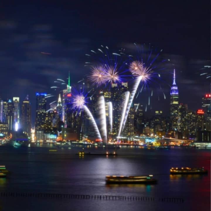 ﻿Crucero con fuegos artificiales en Nueva York