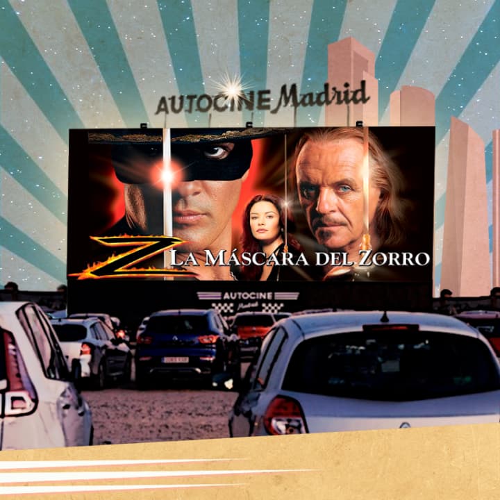 ﻿The mask of the fox at Autocine Madrid