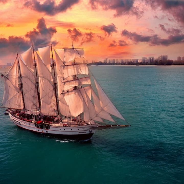 Singapore: Luxury Cruise on Royal Albatross Tall Ship
