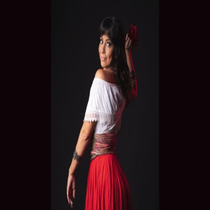 Ananda Botelho Mendes apresenta Contos de Fado  