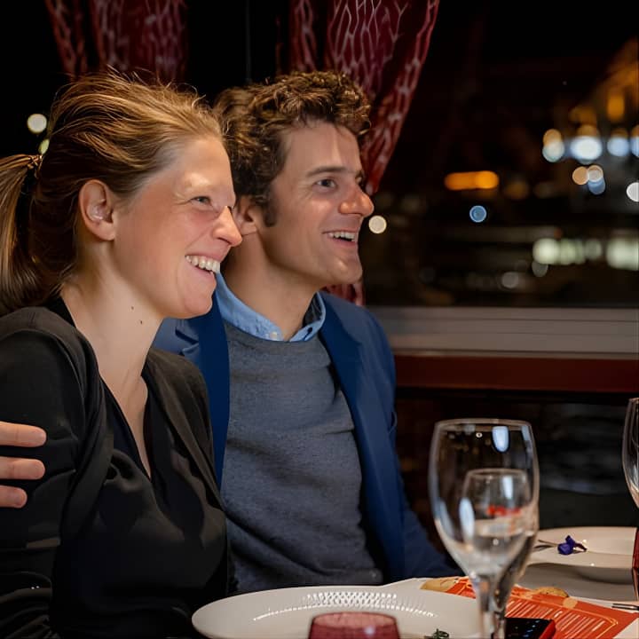  Dîner-croisière sur la Seine Maxim's de Paris avec champagne et musique live