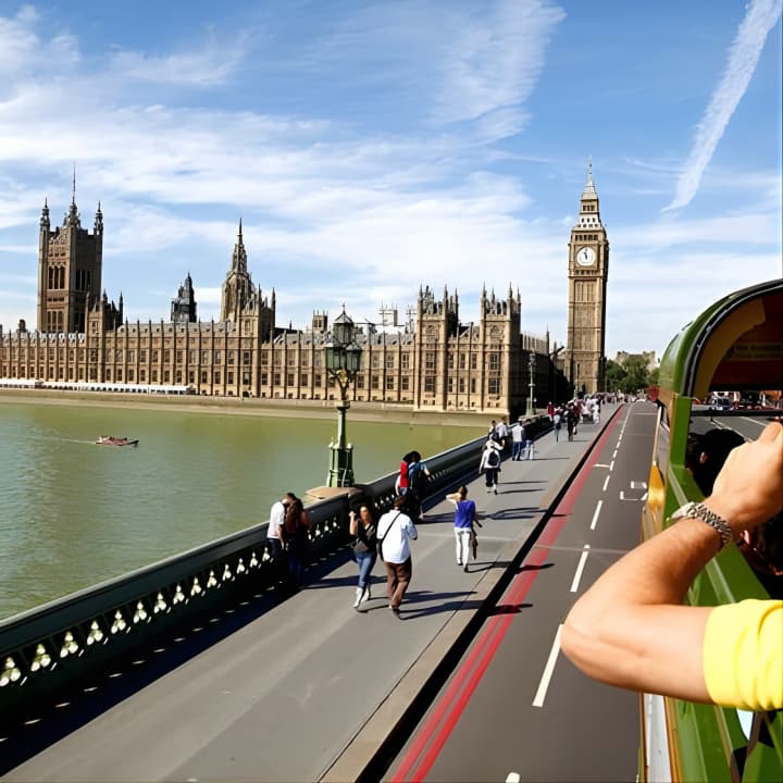 ﻿Visita de Londres en autobús de época con crucero por el Támesis y almuerzo opcional