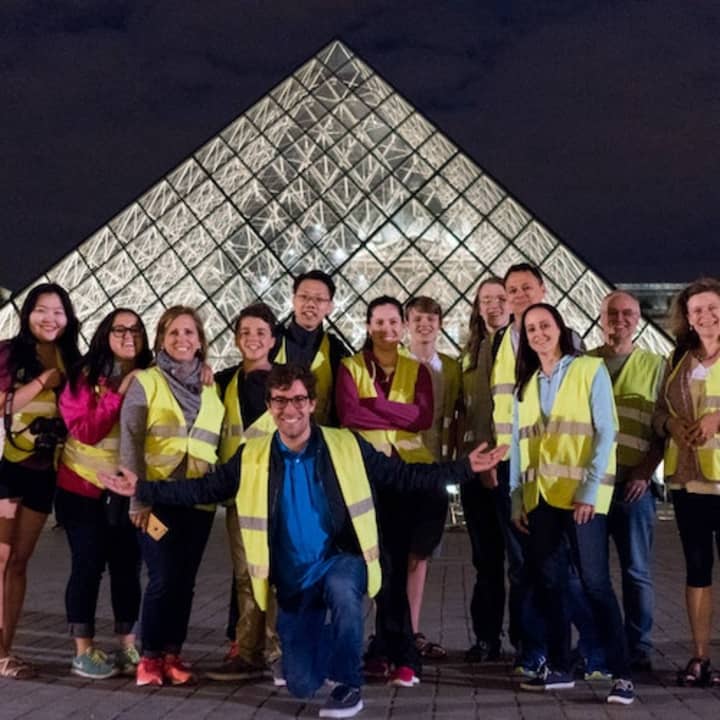 Visita guiada nocturna en bicicleta por París con una hora de crucero en barco