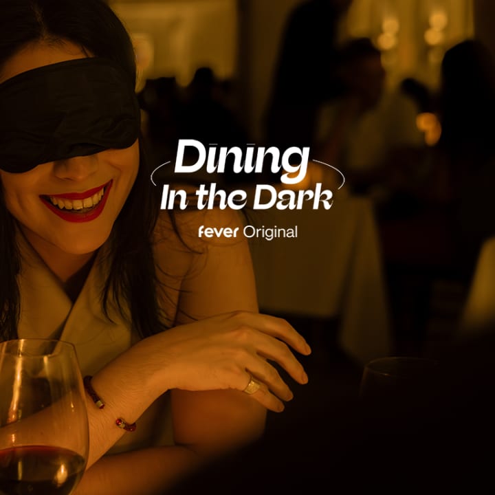 Dining in the Dark con Servicio de Vino: Una experiencia gastronómica única con los ojos vendados